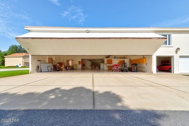 Calling all aviation enthusiasts! This exceptional 5-bedroom - photo 4