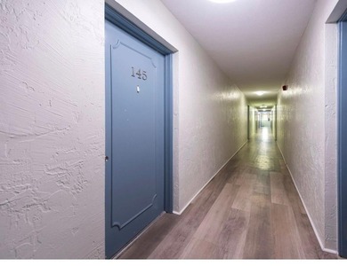 Beautiful 2-bed and 2-bath ready to move in. Close to - photo 3