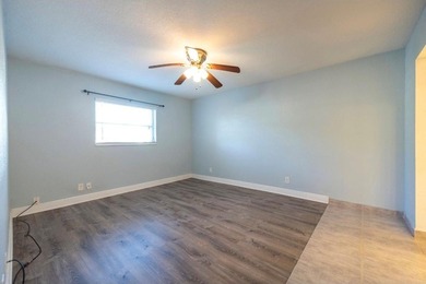Beautiful 2-bed and 2-bath ready to move in. Close to - photo 8
