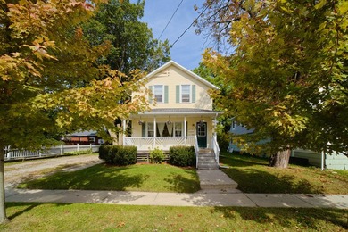This charming duplex sits on a large lot with a privacy fenced - photo 1