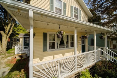 This charming duplex sits on a large lot with a privacy fenced - photo 2