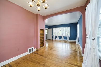 This charming duplex sits on a large lot with a privacy fenced - photo 7