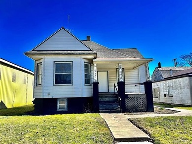 Lake Huron - Huron County Home Active Under Contract in Sebewaing Michigan