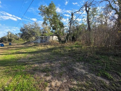 Virtually Staged. Investor-friendly opportunity! Lovely and - photo 12