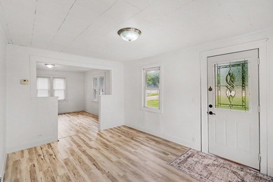 This charming 3 bedroom, 1 bathroom home in Galesburg is ready - photo 3