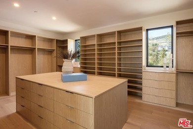 Experience sweeping ocean views and refined modern living from - photo 15