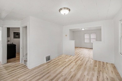 This charming 3 bedroom, 1 bathroom home in Galesburg is ready - photo 5