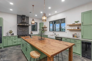 Experience refined lakefront living in this brand-new custom - photo 15