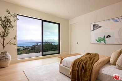 Experience sweeping ocean views and refined modern living from - photo 16