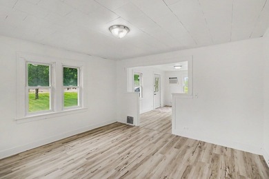 This charming 3 bedroom, 1 bathroom home in Galesburg is ready - photo 6