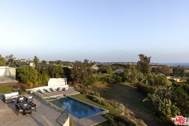 Experience sweeping ocean views and refined modern living from - photo 20