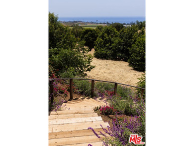 Experience sweeping ocean views and refined modern living from - photo 21