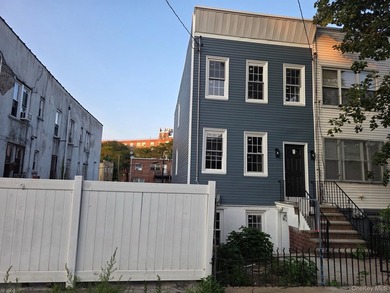 Welcome to this beautifully gut-renovated semi-detached - photo 2