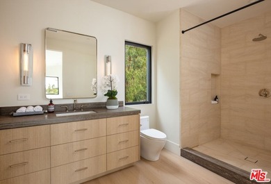 Experience sweeping ocean views and refined modern living from - photo 24