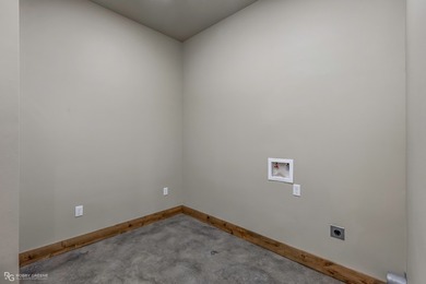 Experience refined lakefront living in this brand-new custom - photo 25