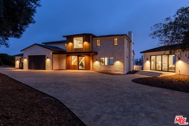 Experience sweeping ocean views and refined modern living from - photo 26