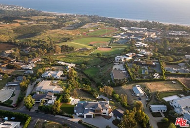 Experience sweeping ocean views and refined modern living from - photo 29