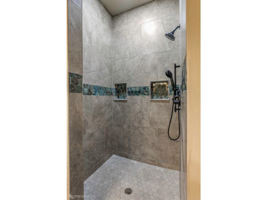 Experience refined lakefront living in this brand-new custom - photo 39