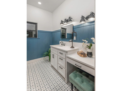 Experience refined lakefront living in this brand-new custom - photo 42