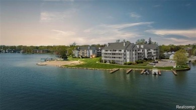 Lake Condo For Sale in Waterford, Michigan