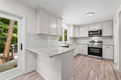 Beautiful modern home that has been completely updated with - photo 7