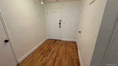 Immediately Available - Spacious Junior 4 Co-op Apartment for - photo 11