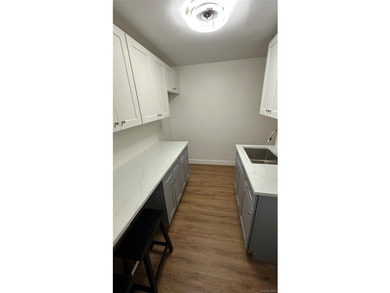 Immediately Available - Spacious Junior 4 Co-op Apartment for - photo 17