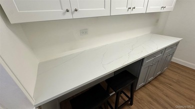 Immediately Available - Spacious Junior 4 Co-op Apartment for - photo 18