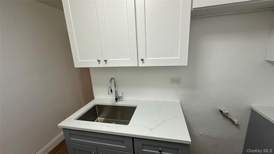 Immediately Available - Spacious Junior 4 Co-op Apartment for - photo 19