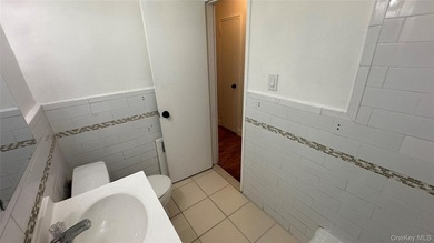 Immediately Available - Spacious Junior 4 Co-op Apartment for - photo 24