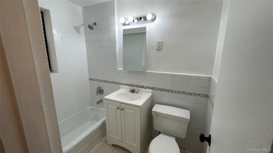 Immediately Available - Spacious Junior 4 Co-op Apartment for - photo 25