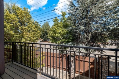 A Peaceful Hillsboro Retreat with Everyday Convenience Nestled