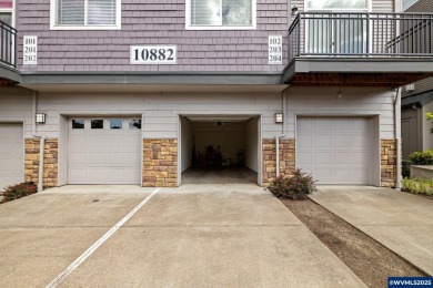 A Peaceful Hillsboro Retreat with Everyday Convenience Nestled