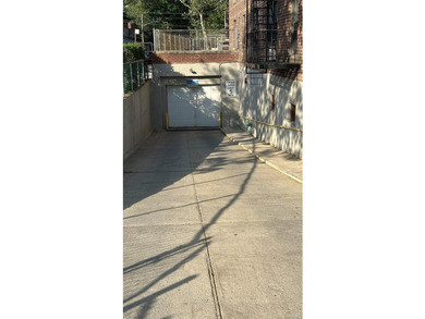 Immediately Available - Spacious Junior 4 Co-op Apartment for - photo 38