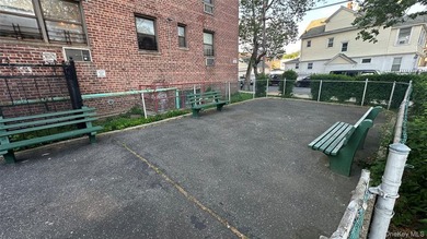 Immediately Available - Spacious Junior 4 Co-op Apartment for - photo 41