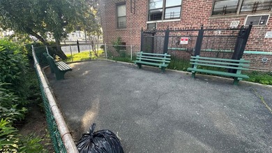 Immediately Available - Spacious Junior 4 Co-op Apartment for - photo 42