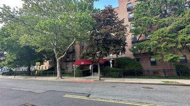 Immediately Available - Spacious Junior 4 Co-op Apartment for - photo 45