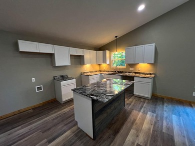 Beautiful New Construction Near Bull Shoals Lake!Be the first to - photo 7