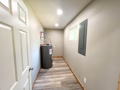 Beautiful New Construction Near Bull Shoals Lake!Be the first to - photo 8