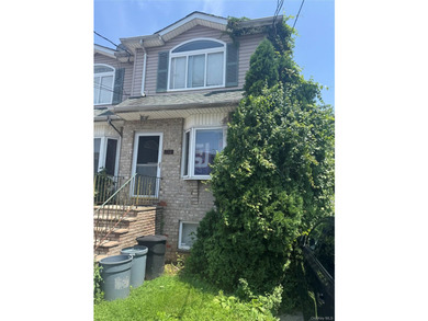 Welcome to this spacious 3-bedroom, 2.5-bath on a dead end block - photo 2