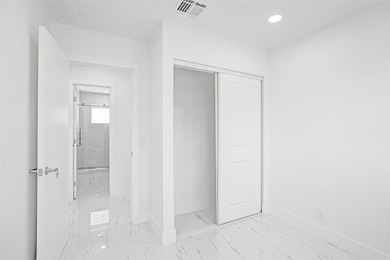 Completely renovated 4-bedroom, 3-bathroom home in desirable - photo 21