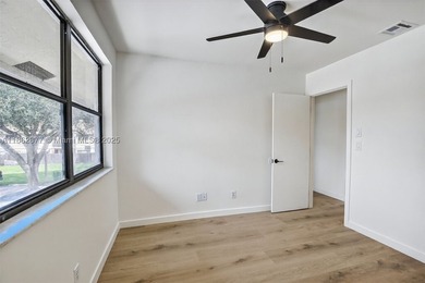 Fully renovated 2024 - NEW AC, NEW Water Heater, New W/D, Newly - photo 22