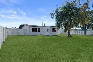 Completely renovated 4-bedroom, 3-bathroom home in desirable - photo 25