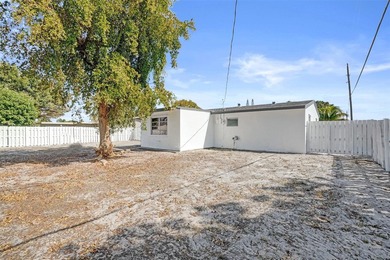 Completely renovated 4-bedroom, 3-bathroom home in desirable - photo 28