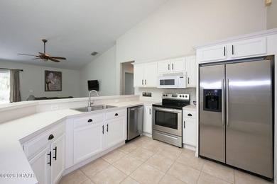 An ideal home in the beautiful and established neighborhood of - photo 3
