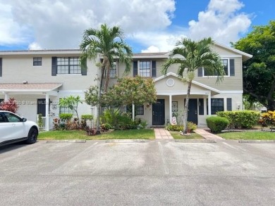 Lake Townhome/Townhouse For Sale in Pembroke Pines, Florida