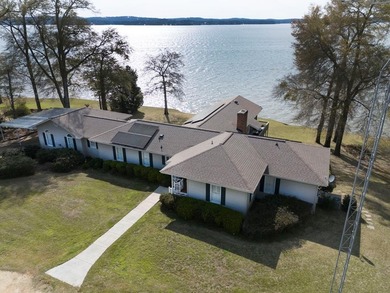 Lake Eufaula / Walter F. George Home For Sale in Fort Gaines Georgia