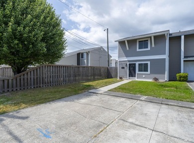 Updated, End Unit, gated backyard and additional privacy! Move - photo 11