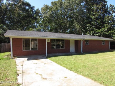 Large 4bdrm 2.5 bath home with newer roof. It is a fixer home - photo 2