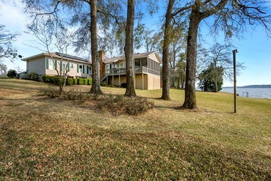 Experience refined waterfront living in this exceptional - photo 5